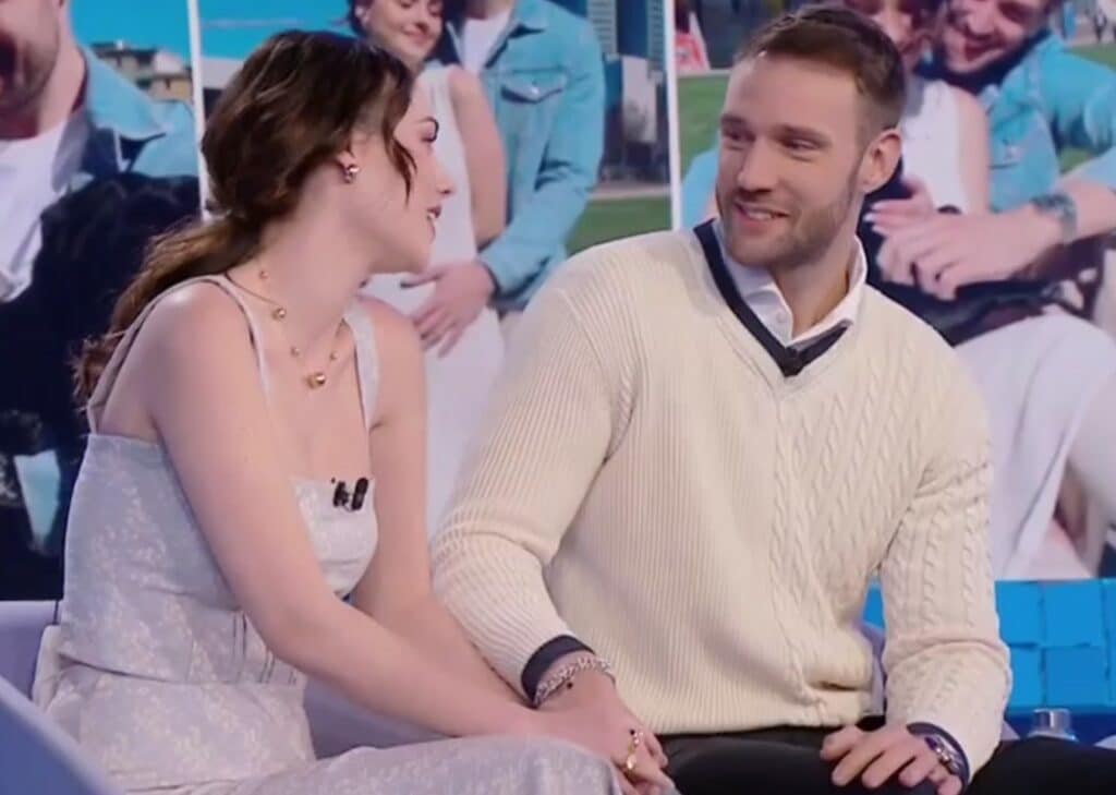 Rosalinda Cannavò col pancione e Andrea Zenga in tv per raccontare tutto della cicogna in arrivo, scorrono anche lacrime Rosalinda Cannavò col pancione e Andrea Zenga in tv per raccontare tutto della cicogna in arrivo, scorrono anche lacrime