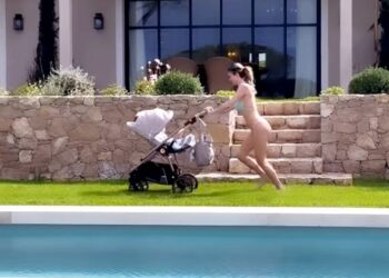 Diletta Leotta mostra il suo allenamento con il passeggino