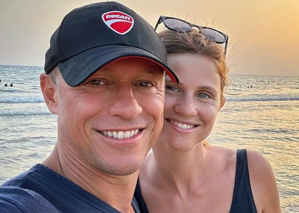 ''Col matrimonio il rapporto diventa più complesso'': Stefano Accorsi parla dell’amore per Bianca Vitali e dei suoi quattro figli ''Col matrimonio il rapporto diventa più complesso'': Stefano Accorsi parla dell’amore per Bianca Vitali e dei suoi quattro figli