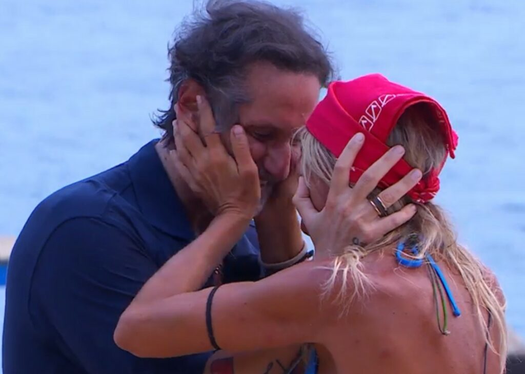 Matilde Brandi in lacrime all'Isola: a sorpresa arriva il fidanzato in Honduras e svela i piani per il loro matrimonio Matilde Brandi in lacrime all'Isola: a sorpresa arriva il fidanzato in Honduras e svela i piani per il loro matrimonio