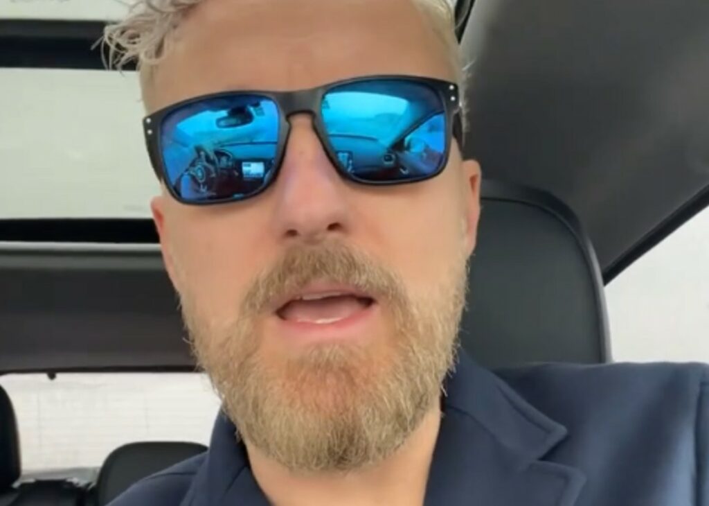 ''Il mondo è pieno di pazzi'': Francesco Facchinetti spiega perché da due anni non condivide più immagini dei figli sui social ''Il mondo è pieno di pazzi'': Francesco Facchinetti spiega perché da due anni non condivide più immagini dei figli sui social