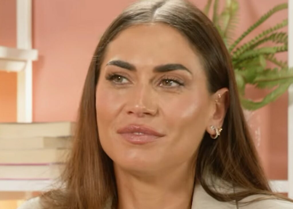 ''Un ragazzo normale non capisce il nostro mondo'': Melissa Satta spiega perché si fidanza sempre con personaggi noti