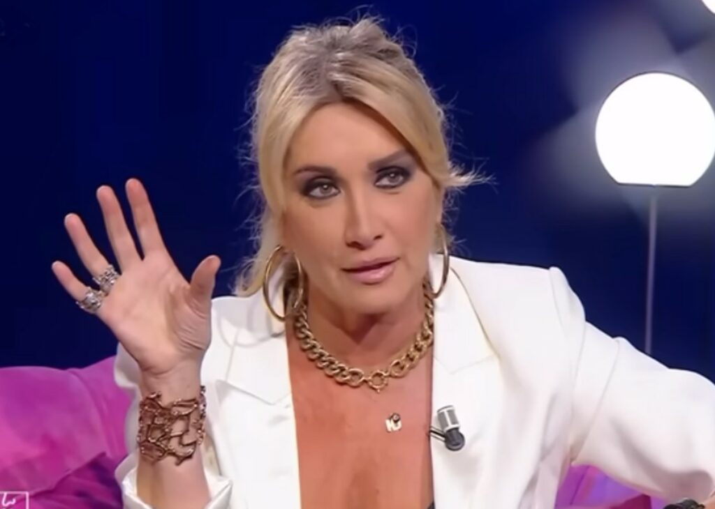 ''C'è stato un movimento'': Simona Tagli parla del suo voto di castità e spiega se dopo 18 anni senza rapporti lo ha rotto ''C'è stato un movimento'': Simona Tagli parla del suo voto di castità e spiega se dopo 18 anni senza rapporti lo ha rotto