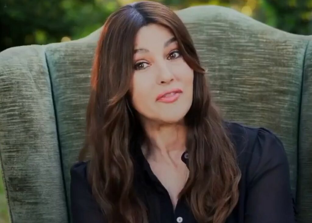 ''Abito a Parigi ma in Francia resto una straniera'': Monica Bellucci rivela come si sente da italiana all’estero ''Abito a Parigi ma in Francia resto una straniera'': Monica Bellucci rivela come si sente da italiana all’estero