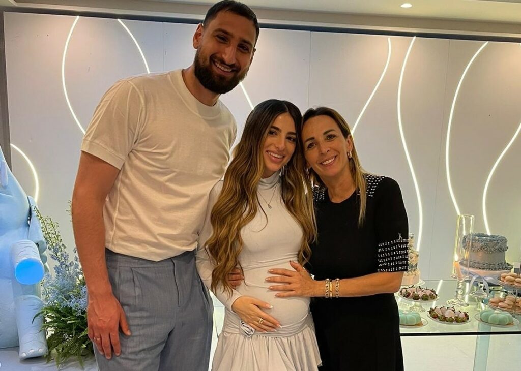 Il portiere della Nazionale Gigio Donnarumma festeggia due volte: cresima e arrivo del bebè, di cui svela il genere Il portiere della Nazionale Gigio Donnarumma festeggia due volte: cresima e arrivo del bebè, di cui svela il genere