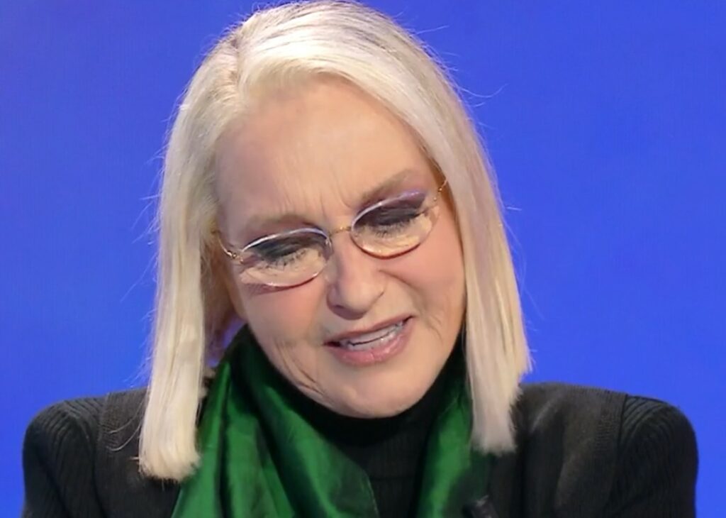 ''Sono un po’ fragile, stavolta devono cadere i capelli'': Eleonora Giorgi torna in tv e aggiorna sulla nuova chemioterapia ''Sono un po’ fragile, stavolta devono cadere i capelli'': Eleonora Giorgi torna in tv e aggiorna sulla nuova chemioterapia