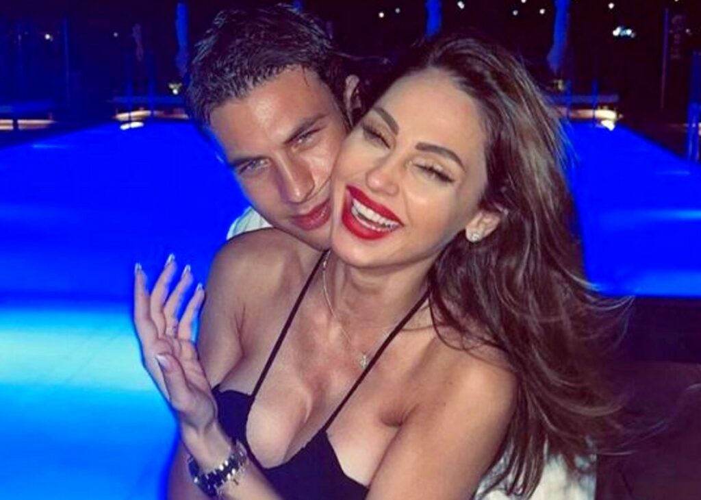 ''E' finita la storia con Mattia Narducci'': Anna Tatangelo e il modello si sono lasciati? Lei posta immagini con tutti i fratelli ''E' finita la storia con Mattia Narducci'': Anna Tatangelo e il modello si sono lasciati? Lei posta immagini con tutti i fratelli