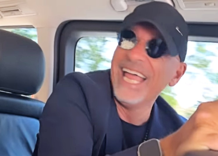 Eros Ramazzotti prende in giro Laura Pausini Eros Ramazzotti prende in giro Laura Pausini