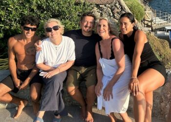 Antonella Clerici torna a farsi vedere dopo la convalescenza seguita all'operazione chirurgica d'urgenza: la foto sul set