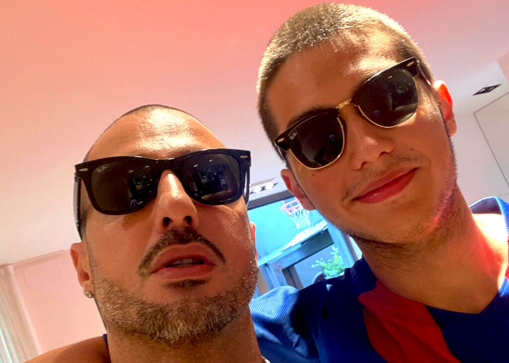 ''Carlos sta meglio, starà in comunità almeno fino a gennaio'': Fabrizio Corona aggiorna sullo stato di salute del figlio avuto con la Moric