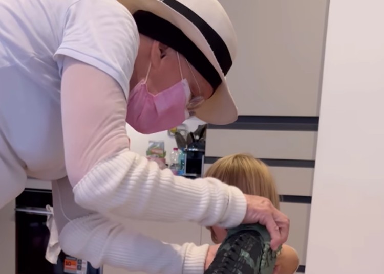 Eleonora Giorgi gioca con il suo nipotino Gabriele