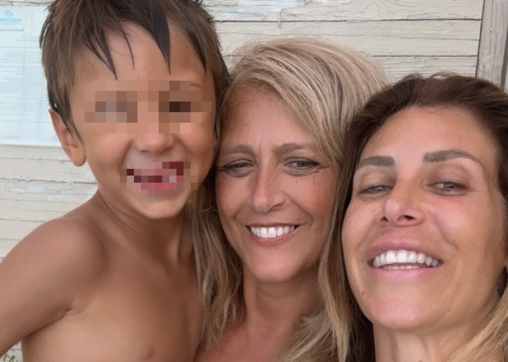 Paola Caruso ha ricucito con la madre biologica: dopo lo strappo dei mesi scorsi la rivede in vacanza in Calabria, foto Paola Caruso ha ricucito con la madre biologica: dopo lo strappo dei mesi scorsi la rivede in vacanza in Calabria, foto