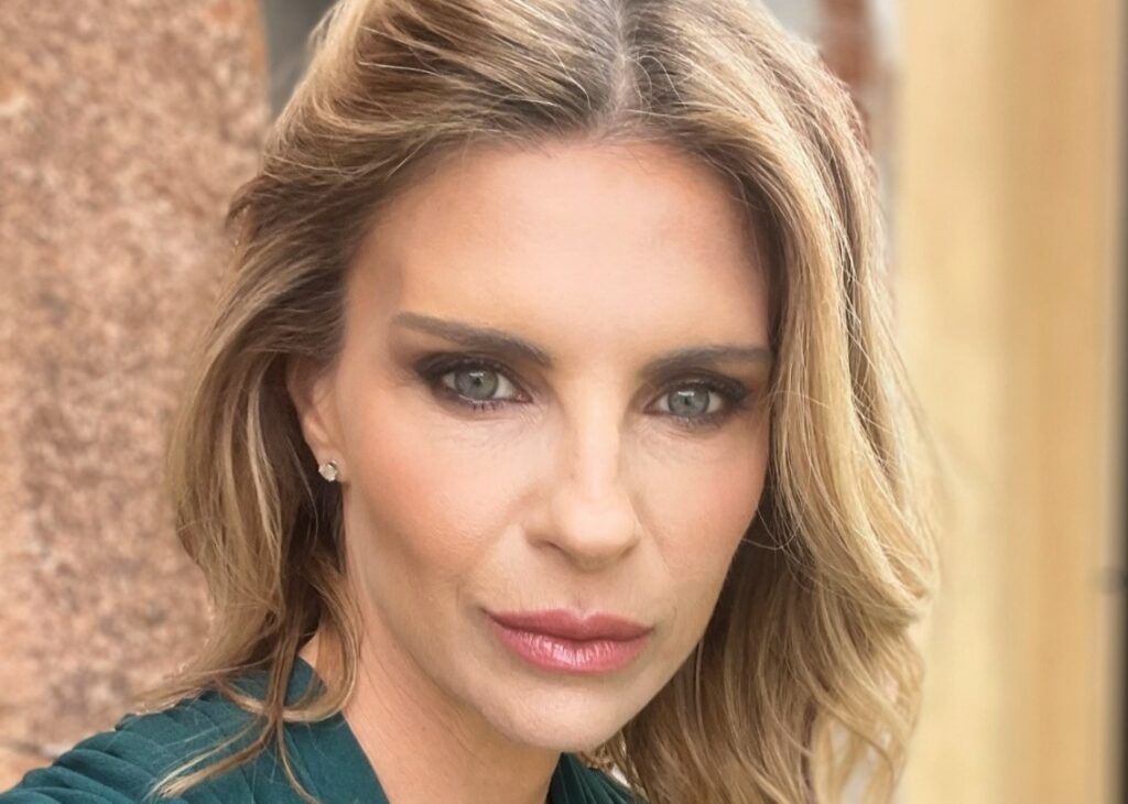 Martina Colombari rompe il silenzio dopo il nuovo polverone alzato dal figlio Achille: le sue prime parole social sulla 'pazienza' Martina Colombari rompe il silenzio dopo il nuovo polverone alzato dal figlio Achille: le sue prime parole social sulla 'pazienza'