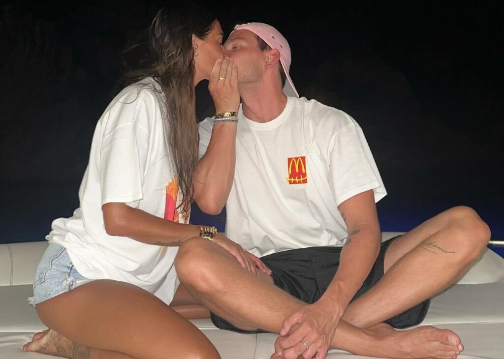 Melissa Satta e Carlo Beretta ancora in vacanza in barca con il figlio di lei, Maddox: le foto Melissa Satta e Carlo Beretta ancora in vacanza in barca con il figlio di lei, Maddox: le foto