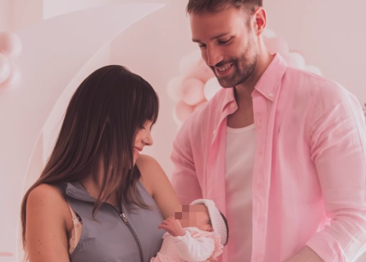 Il video del rientro a casa con sorpresa di Rosalinda Cannavò e Andrea Zenga con la piccola Camilla Il video del rientro a casa con sorpresa di Rosalinda Cannavò e Andrea Zenga con la piccola Camilla