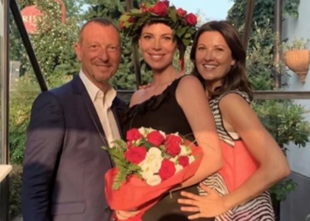 ''Alice aveva due-tre anni quando mi fidanzai con Giovanna'': Amadeus parla del rapporto tra la figlia primogenita e la seconda moglie ''Alice aveva due-tre anni quando mi fidanzai con Giovanna'': Amadeus parla del rapporto tra la figlia primogenita e la seconda moglie