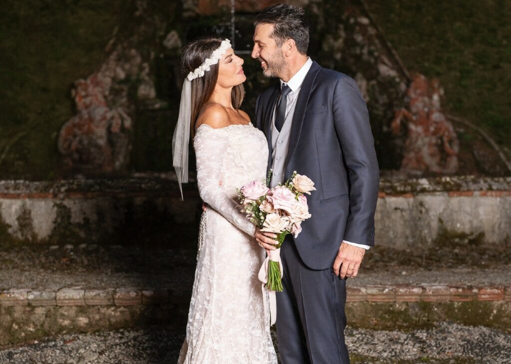 Gigi Buffon e Ilaria D’Amico sono marito e moglie! Le immagini delle nozze a Lucca e della festa in spiaggia: guarda
