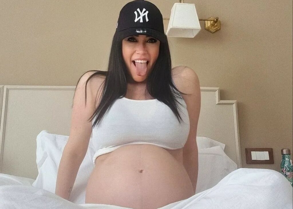 Claudia Ruggeri, Miss Claudia di 'Avanti un altro' e cognata di Sonia Bruganelli, mostra il pancione di quasi nove mesi: guarda Claudia Ruggeri, Miss Claudia di 'Avanti un altro' e cognata di Sonia Bruganelli, mostra il pancione di quasi nove mesi: guarda