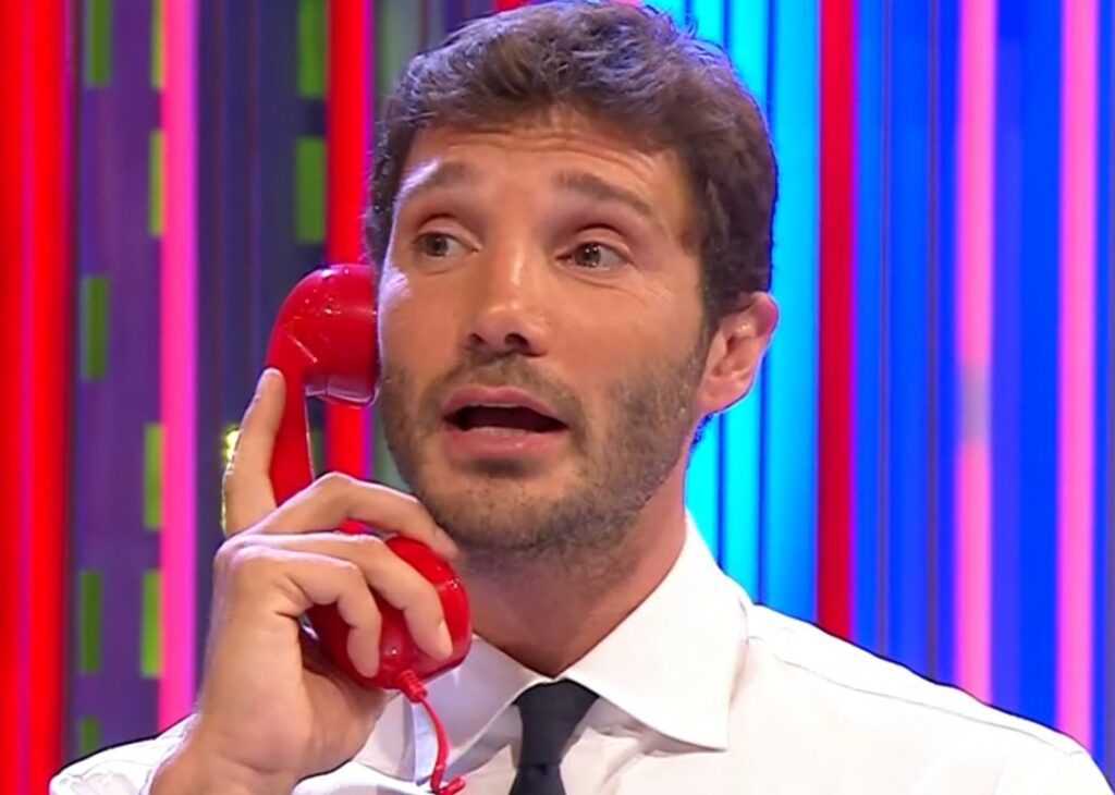 Stefano De Martino conduce la prima puntata di 'Affari Tuoi', ma è subito polemica, c'entra Amadeus