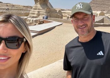 Francesco Totti e Noemi Bocchi sono di nuovo in vacanza: eccoli al caldo in Egitto