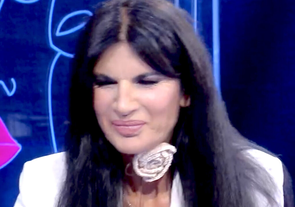 ''Non è giusto, troppo dolore'': Pamela Prati in lacrime racconta in tv della malattia della sorella Sebastiana dopo la morte del nipote