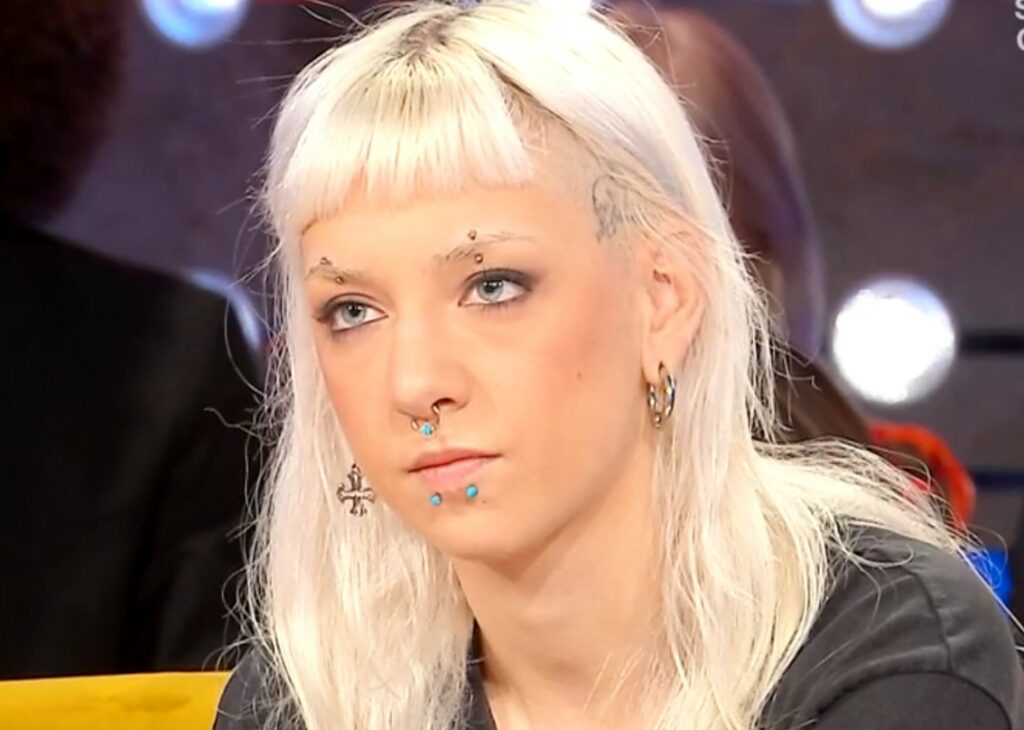 ''Ero convinta di fare schifo, allo specchio mi sono sempre vista un mostro'': Anna Lou Castoldi, figlia di Morgan e Asia Argento, rivela le difficoltà