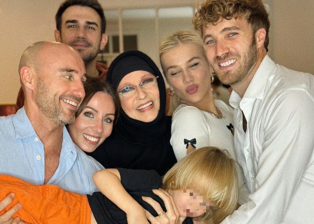 Eleonora Giorgi, festa in casa con figli, nuore e nipotino per i 71 anni: momenti di pura felicità nonostante la malattia Eleonora Giorgi, festa in casa con figli, nuore e nipotino per i 71 anni: momenti di pura felicità nonostante la malattia