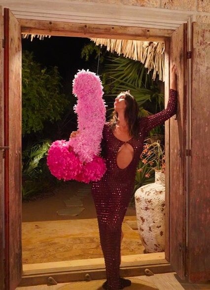 La figlia di Loredana Lecciso pubblica le foto del suo piccante addio al nubilato prima delle nozze di domenica scorsa: guarda La figlia di Loredana Lecciso pubblica le foto del suo piccante addio al nubilato prima delle nozze di domenica scorsa: guarda