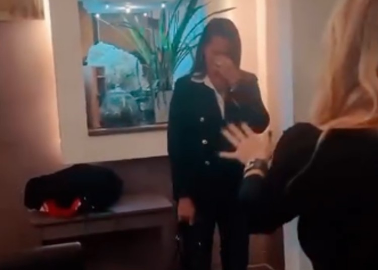 La sorpresa per i 54 anni di Samantha De Grenet La sorpresa per i 54 anni di Samantha De Grenet