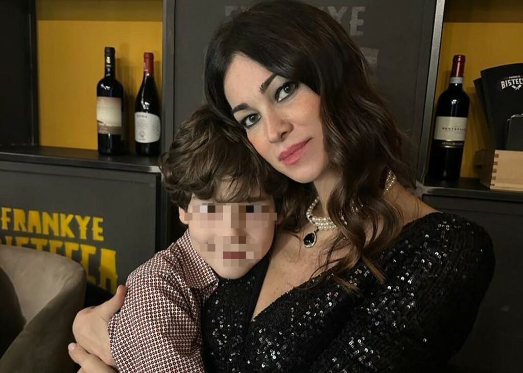 ''Mio figlio recita nel mio ultimo film e va a scuola di musical'': Manuela Arcuri rivela che però il padre del bambino non è contento