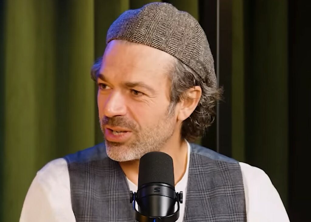 ''La disonestà mi dà fastidio'': Luca Argentero rivela perché i like della moglie alle foto di De Martino mezzo nudo non gli vanno giù