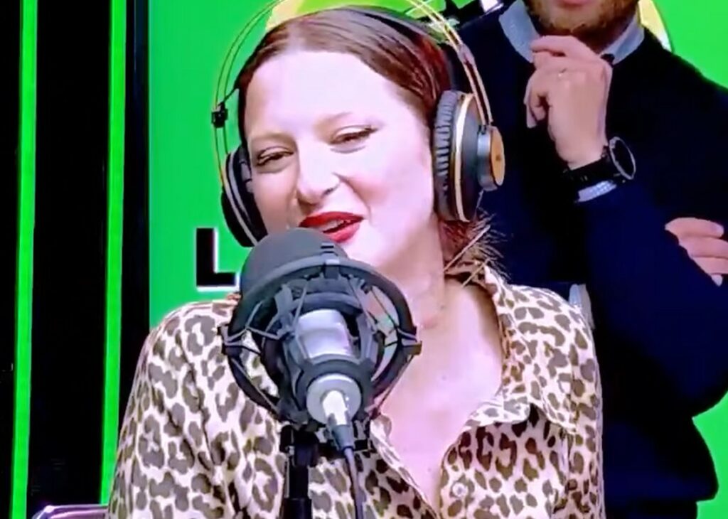 ''Faccio la dominatrice'': Angelica Barbareschi, la figlia di Luca Barbareschi, rivela il suo nuovo lavoro 'hot' e cosa ne pensa il padre ''Faccio la dominatrice'': Angelica Barbareschi, la figlia di Luca Barbareschi, rivela il suo nuovo lavoro 'hot' e cosa ne pensa il padre