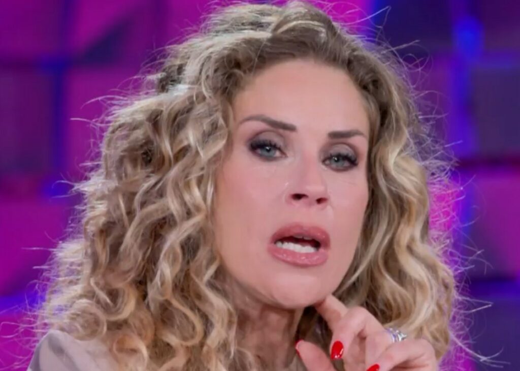 ''Le accuse di maschilismo gli hanno fatto male'': Eleonora Cecere torna a difendere il marito in tv e mostra il tattoo fatto dopo il GF ''Le accuse di maschilismo gli hanno fatto male'': Eleonora Cecere torna a difendere il marito in tv e mostra il tattoo fatto dopo il GF