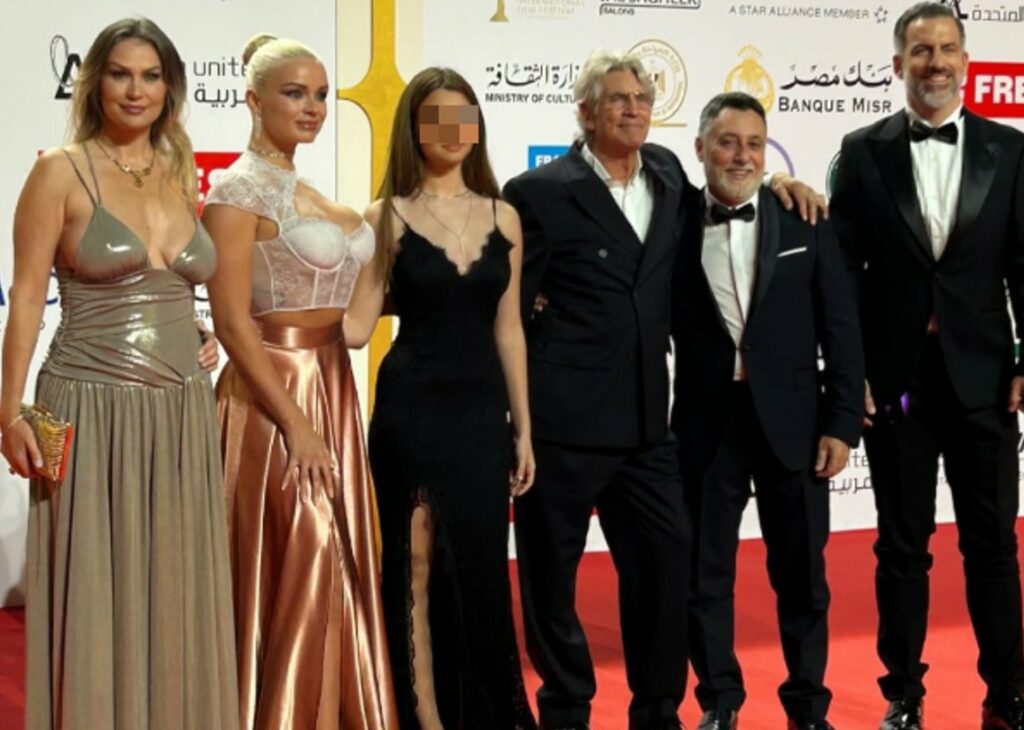 Eva Henger e la figlia Mercedesz tornano sul red carpet insieme dopo gli anni passati senza neppure parlarsi: guarda Eva Henger e la figlia Mercedesz tornano sul red carpet insieme dopo gli anni passati senza neppure parlarsi: guarda