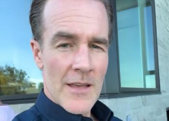 Il protagonista di ‘Dawson’s Creek’ James Van Der Beek ha un cancro a soli 47 anni: l’annuncio spiazza tutti