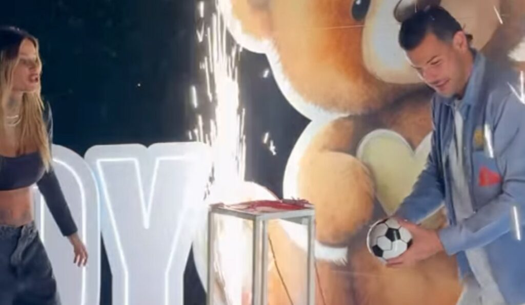 L'emozionante gender reveal di Zoe Cristofoli e Theo Hernandez L'emozionante gender reveal di Zoe Cristofoli e Theo Hernandez