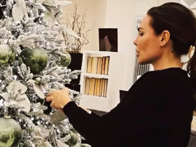 Ilary Blasi mostra il suo albero di Natale pazzesco Ilary Blasi mostra il suo albero di Natale pazzesco