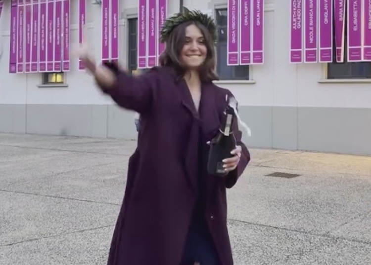 La figlia di Daniele Bossari e Filippa Lagerback si è laureata: guarda La figlia di Daniele Bossari e Filippa Lagerback si è laureata: guarda