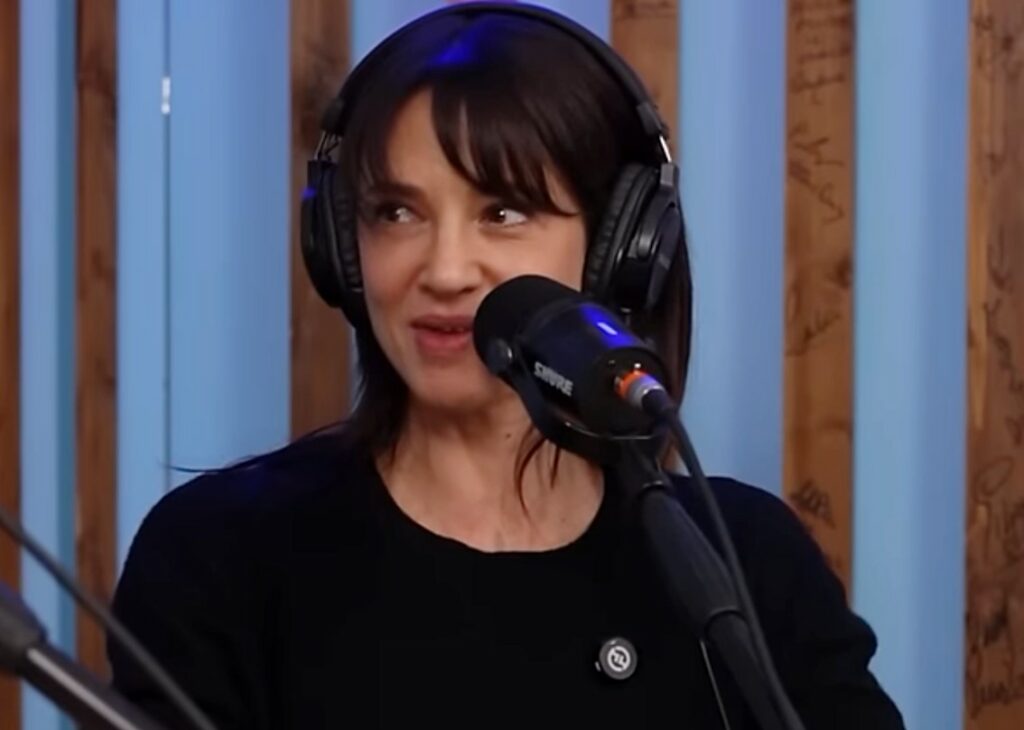''Sui documenti mi chiamo Aria'': Asia Argento rivela qual è il suo vero nome e perché c’entra Mussolini ''Sui documenti mi chiamo Aria'': Asia Argento rivela qual è il suo vero nome e perché c’entra Mussolini