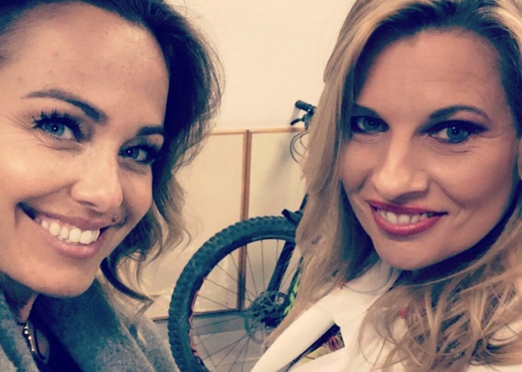 ''Prima era molto amica'': Sonia Bruganelli a 'Belve' afferma che Laura Freddi ha cambiato atteggiamento nei suoi confronti ''Prima era molto amica'': Sonia Bruganelli a 'Belve' afferma che Laura Freddi ha cambiato atteggiamento nei suoi confronti