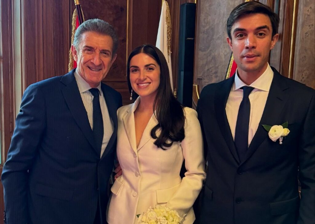 Matrimonio del figlio di Ezio Greggio a Monaco: le immagini delle nozze di Gabriele Greggio in municipio a Monte Carlo Matrimonio del figlio di Ezio Greggio a Monaco: le immagini delle nozze di Gabriele Greggio in municipio a Monte Carlo
