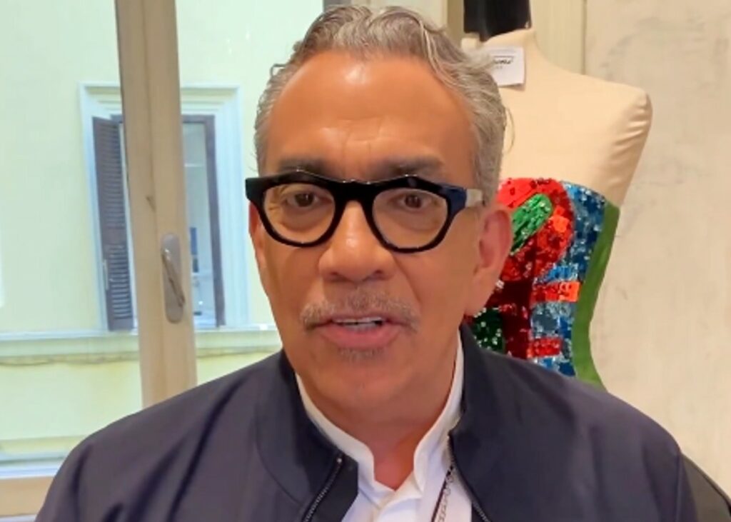 ''Dovevo salvare sei mesi di lavoro della maison'': Guillermo Mariotto spiega il gesto che ha sorpreso tutti a 'Ballando' ''Dovevo salvare sei mesi di lavoro della maison'': Guillermo Mariotto spiega il gesto che ha sorpreso tutti a 'Ballando'