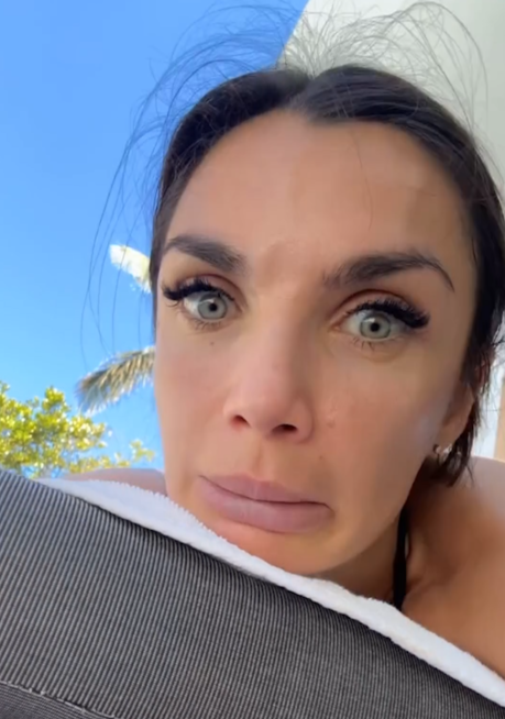 Elettra Lamborghini criticata per il gelato al cane Elettra Lamborghini criticata per il gelato al cane