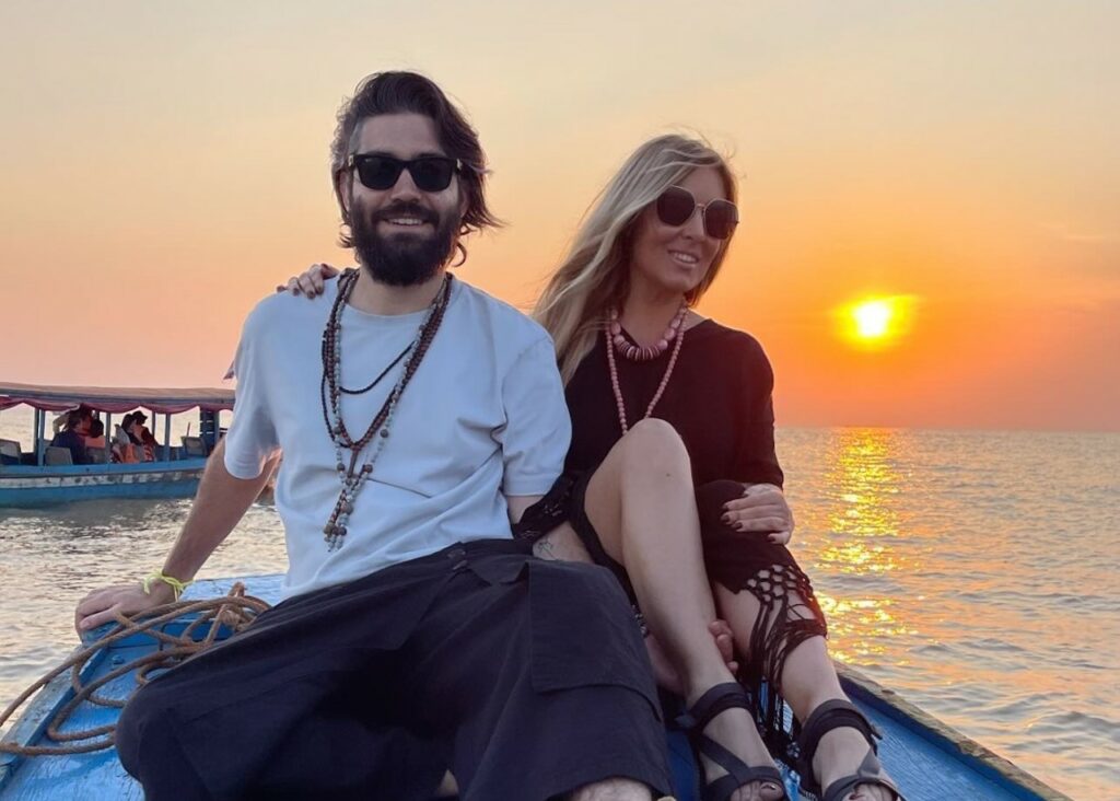 Selvaggia Lucarelli e Lorenzo Biagiarelli volano in Laos e Cambogia Selvaggia Lucarelli e Lorenzo Biagiarelli volano in Laos e Cambogia