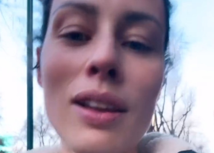 La figlia di Marica Pellegrinelli le vieta di mettere il cappello