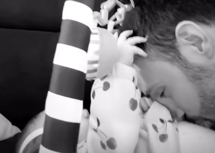 Andrea Zenga gioca con la dolcissima figlia Camilla