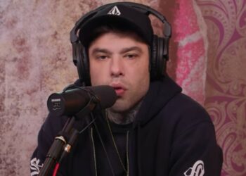 ''Mi disse che Chiara mi aveva appena cacciato di casa'': Fedez racconta l'assurda esperienza con le 'Foglie del Destino'