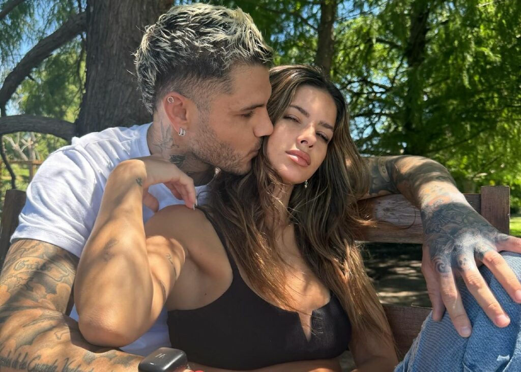 Mauro Icardi pubblica tenere foto con la nuova fidanzata Eugenia: ''Le storie migliori iniziano quando meno te le aspetti'' Mauro Icardi pubblica tenere foto con la nuova fidanzata Eugenia: ''Le storie migliori iniziano quando meno te le aspetti''