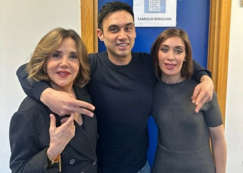 ''Dopo anni siamo felici'': Patrizia Mirigliani accompagna il figlio Nicola Pisu in tv con la nuova fidanzata Barbara, con cui convive a Sora