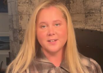 Amy Schumer ha scoperto di avere una malattia grazie ai commenti degli hater sul suo viso